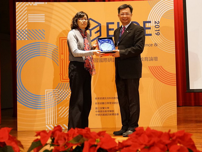 國立高雄餐旅大學數位課程卓著  獲年終大賞、最佳人氣獎