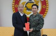 高雄市長韓國瑜赴軍營拜早年贈慰勞金