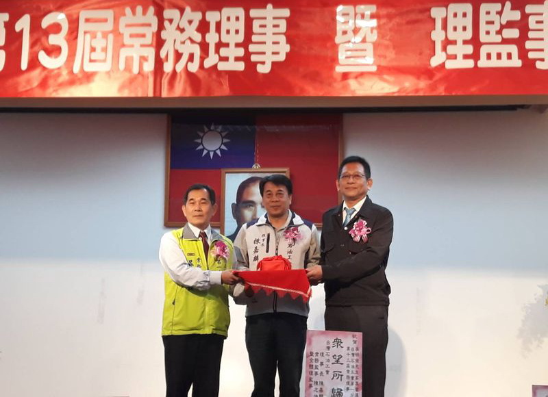 台灣石油工會第一分會常務理事吳明發接任就職