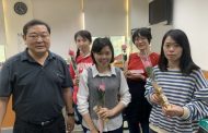 高市新興分局女性同仁人手一花歡喜慶婦女節