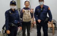 鹽埕分局警與保全員尋回女子隨身包