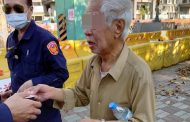 老翁迷路 三民二分局陽明警安全送返家