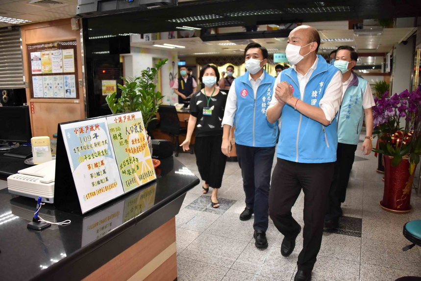 緊盯防疫工作 韓國瑜視察確診者活動足跡點