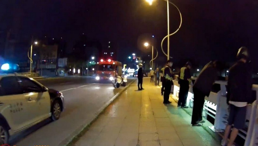 女子落水漂浮危急 楠梓警消即刻救回一命