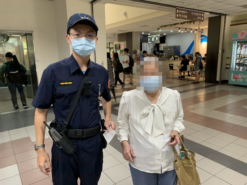 百歲老婦提領百萬元 警憂有詐一路護隨