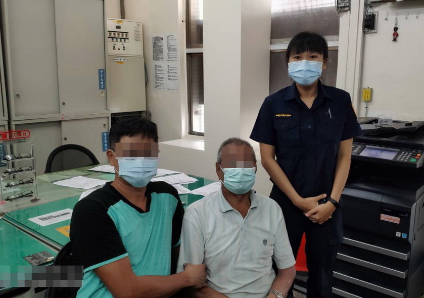 失智翁迷途五里外 鹽埕分局女警貼心助返家
