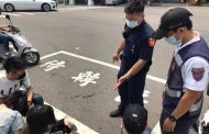 女子車禍倒臥路面 鼓山分局新濱警助送醫獲好評