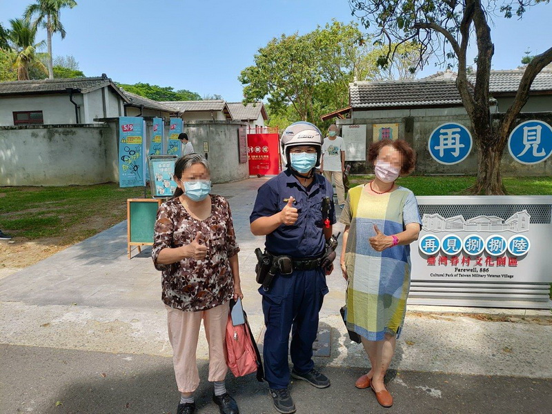 退休女老師迷途 左營警方熱心帶路前往