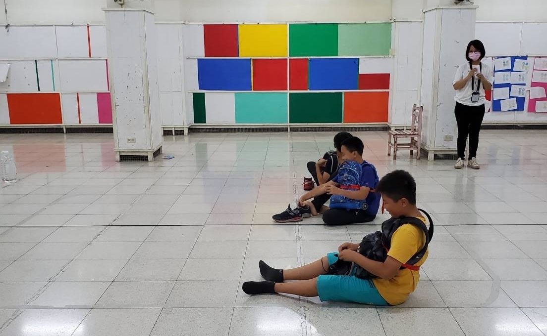 反背書包微體驗懷孕辛勞 學生感恩母親孕育