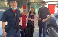 年邁婦迷路 三民第二分局警員耐心尋家助返