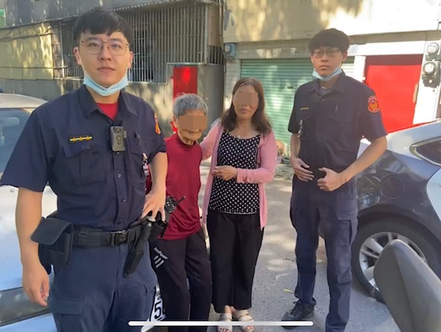 年邁婦迷路 三民第二分局警員耐心尋家助返