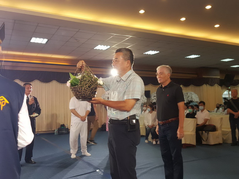 資深媒體人董智森親赴許崑源議長靈前致祭