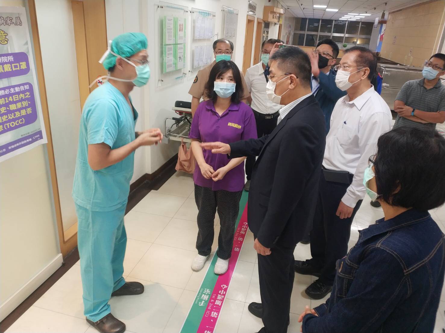 內政部長慰勉高雄市警察局並赴議長許崑源靈前弔唁