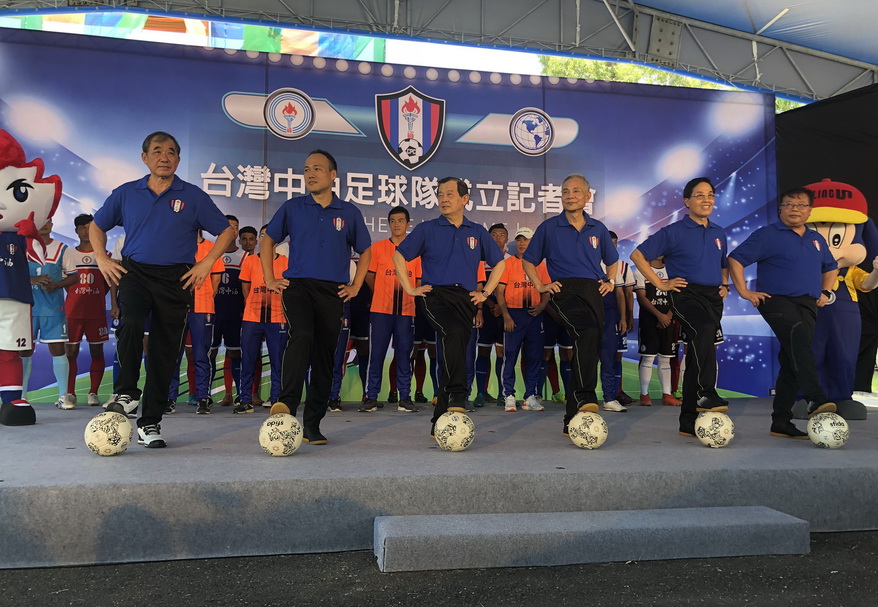 中油公司董事長歐嘉瑞主持中油足球隊成立大會