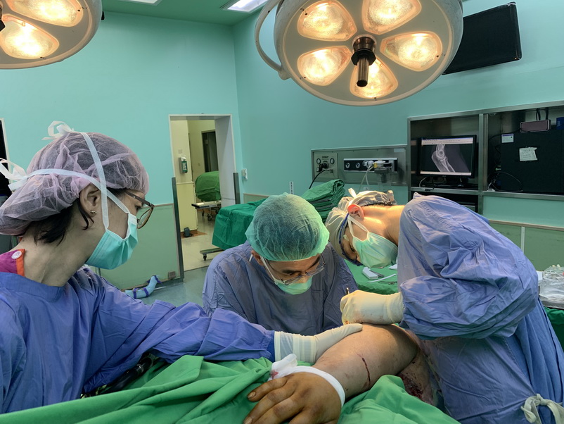 小港醫院顯微外傷小組成功搶救斷臂病患