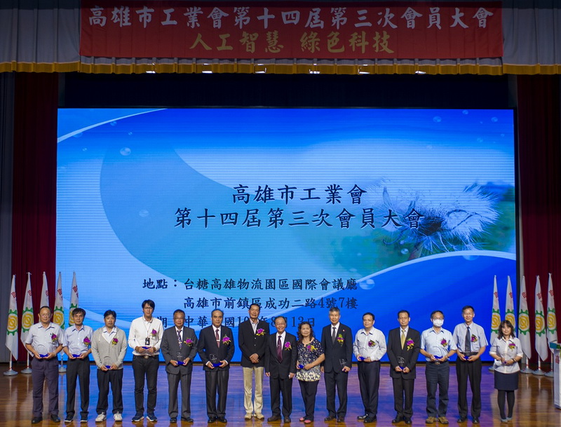 中油大林廠廠落實環保 再添榮耀 副廠長廖本源代表接受表揚