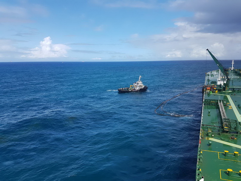 中油團隊克盡全功 大林廠外海原油滲漏處理完善