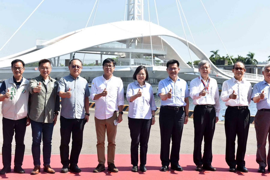 蔡英文視察大港橋陳其邁陪同 籲中央大力支持高雄