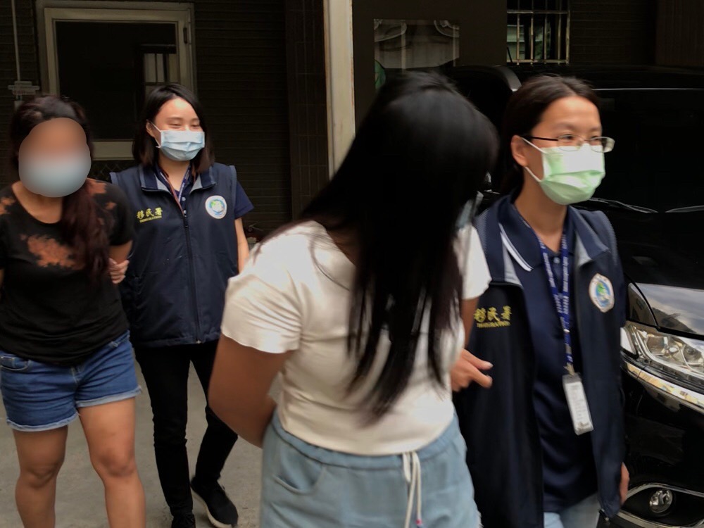 移民署高雄市專勤隊查獲出沒各大醫院非法看護集團