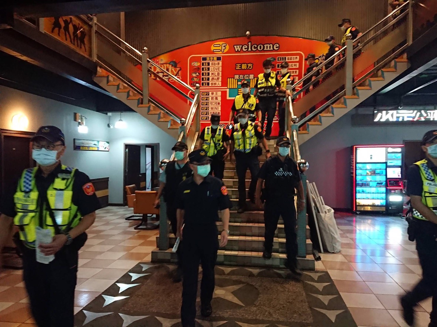 維護治安、交安 楠梓分局實施臨檢及聯合路檢