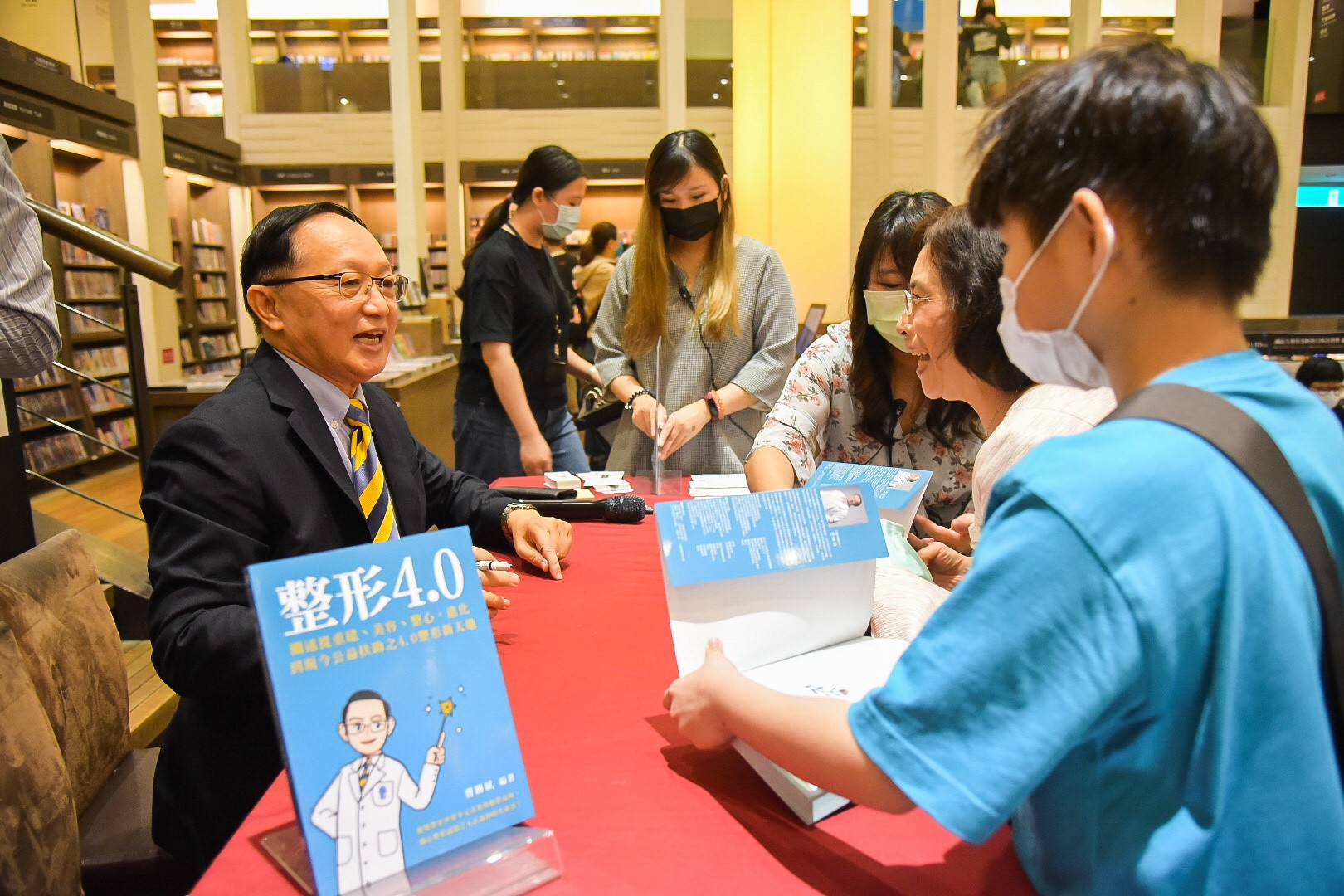 名醫曹賜斌《整形4.0》談身心健康 民代讚「高雄之光」