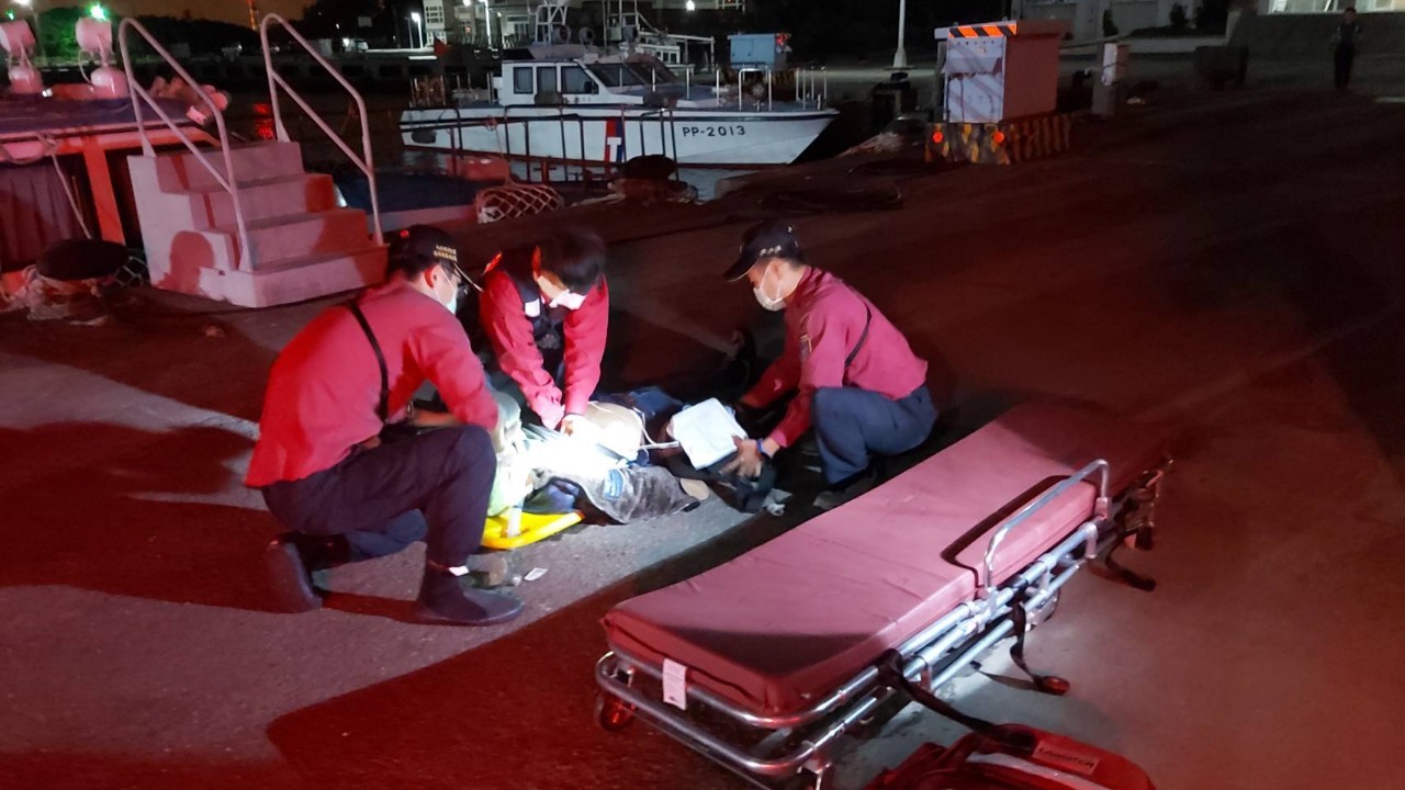 釣客安平新北堤落海 台南海巡隊救起送醫不治