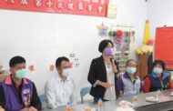彰化縣長王惠美訪秀水社區關懷據點 贈地瓜加菜