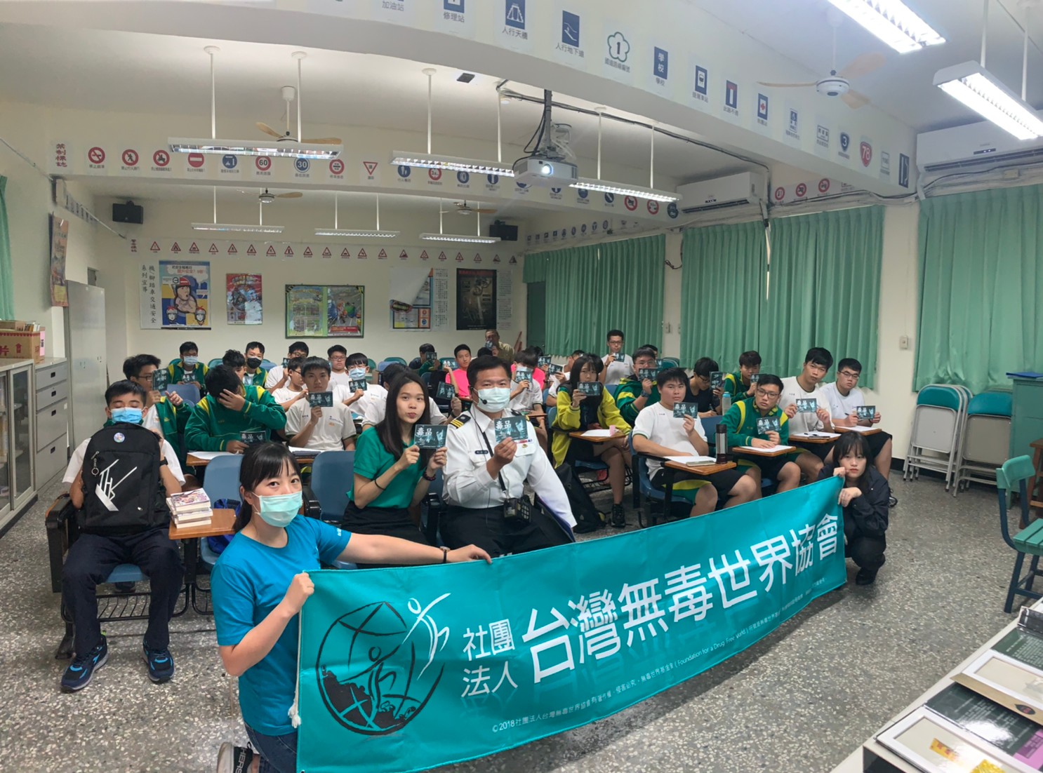 高雄高工紫錐花社反毒宣導 三十三位學生宣誓拒絕毒品