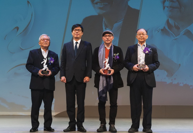 表揚高雄文藝獎得主 陳其邁：多元文化力量讓高雄出類拔萃