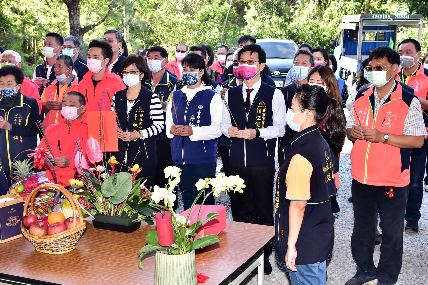 台中新社九庄媽駐駕擺頭店 客委會主委江俊龍參拜