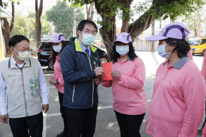 感謝維護府城市容 市長黃偉哲發紅包