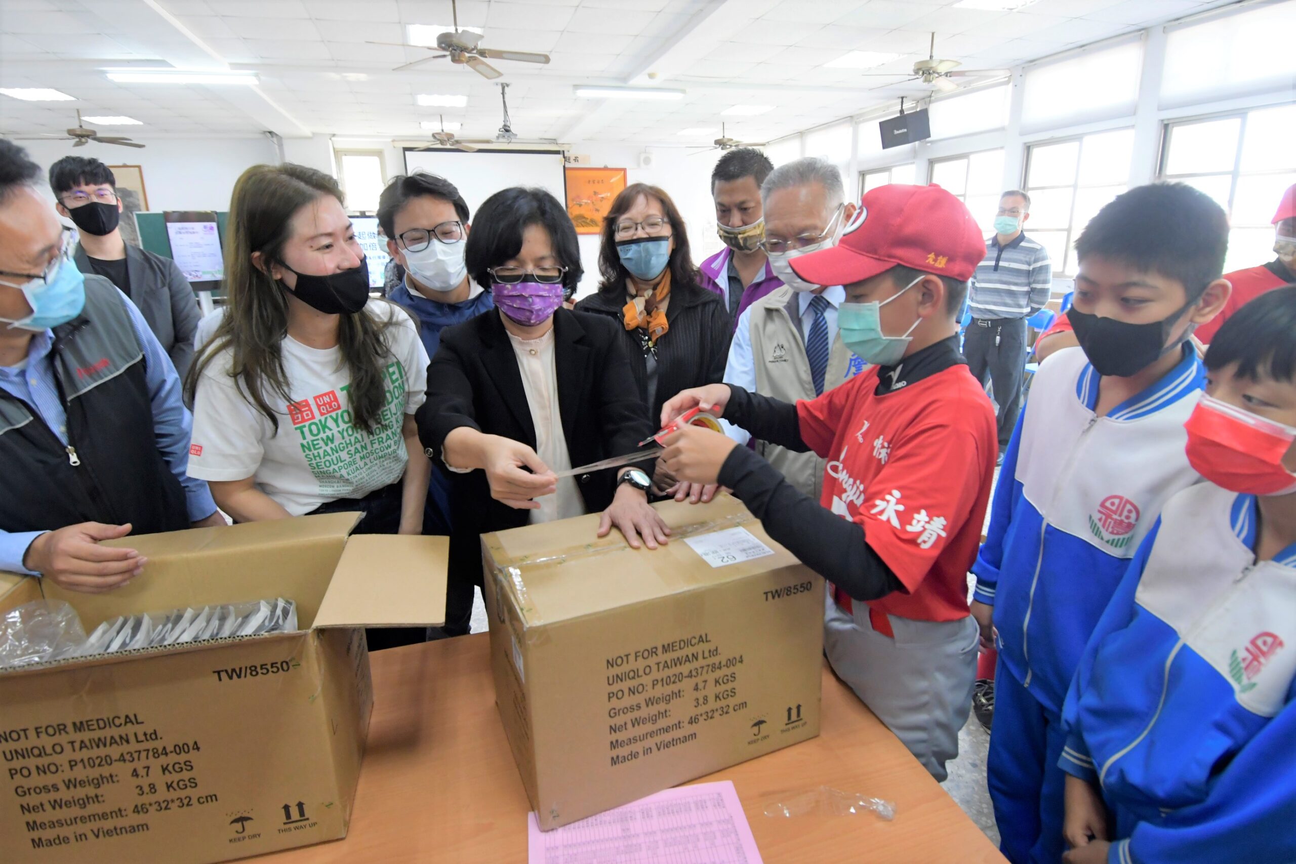 採印協會攜手優衣庫贈口罩 彰化縣長王惠美頒發感謝狀