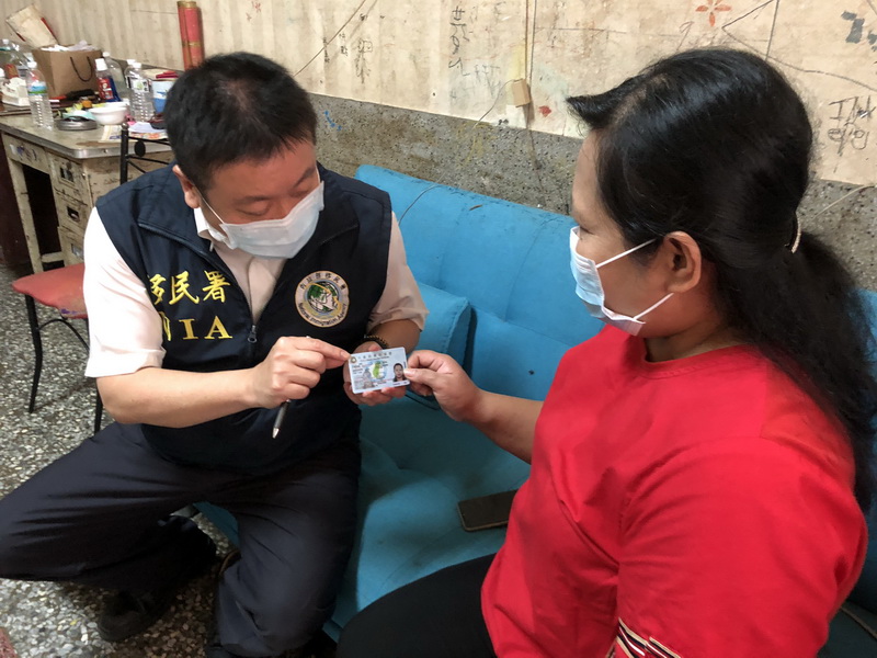 移民署伸援手 滯留印尼新住民平安返臺團圓