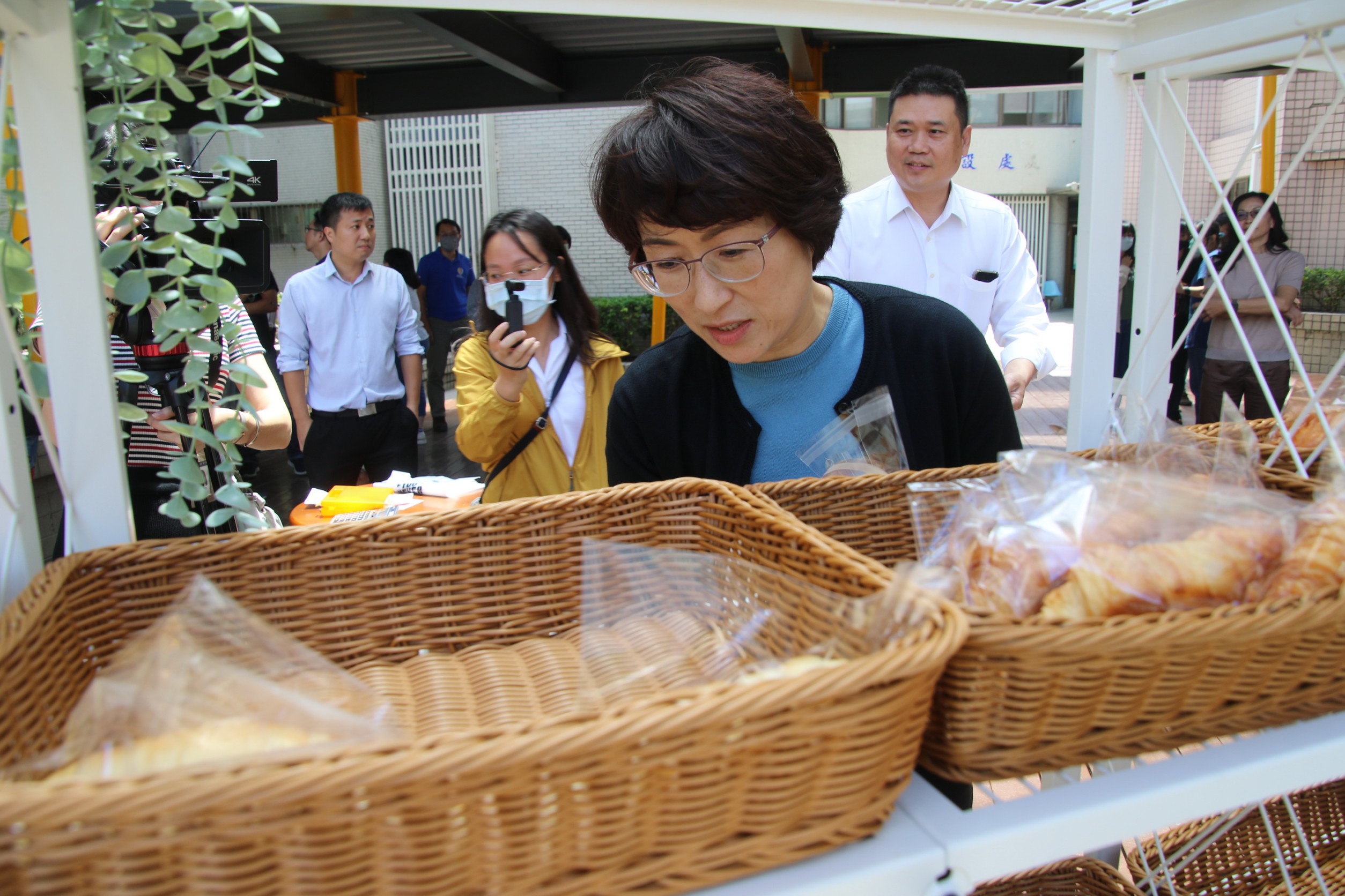 台東在地好物縣府行銷 縣長饒慶鈴視察