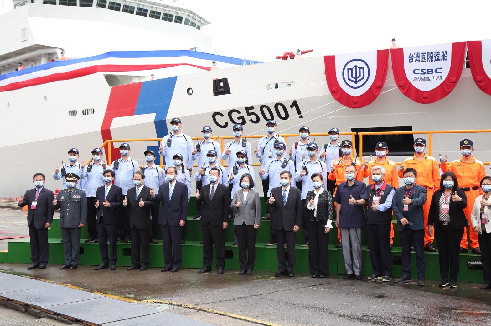高雄市長陳其邁陪同總統蔡英文出席巡防艦命名下水典禮