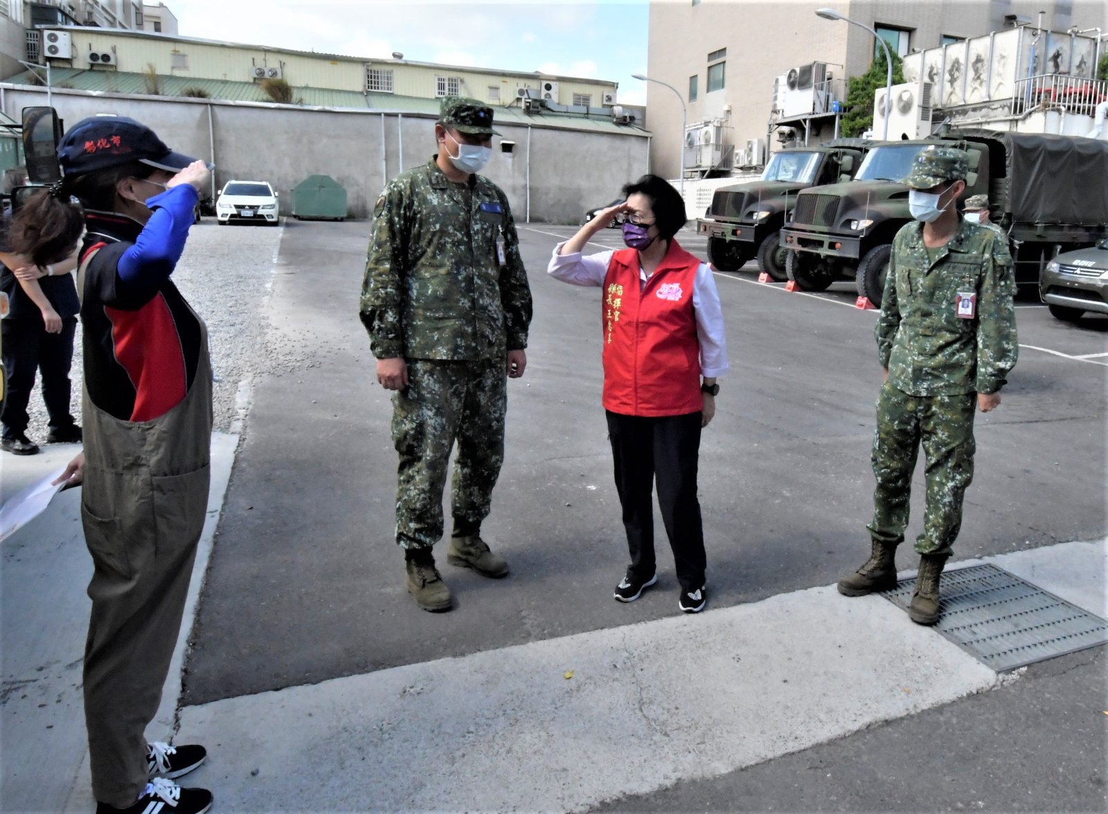 化學兵忙環境消毒 彰化縣長王惠美感謝