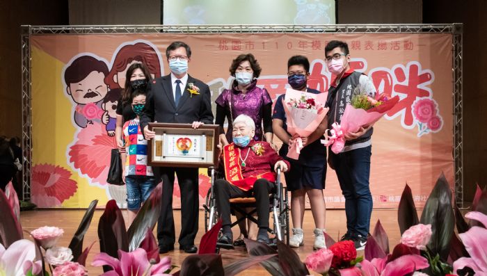 桃園市長鄭文燦：模範母親 可敬生命典範