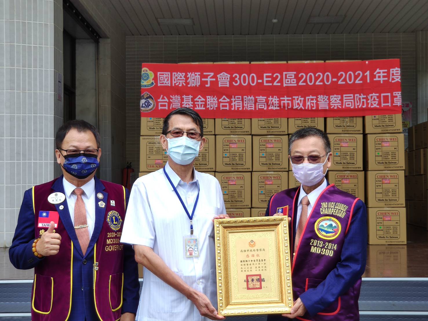 力挺抗疫辛勞 社團捐高市警局十萬片防疫口罩