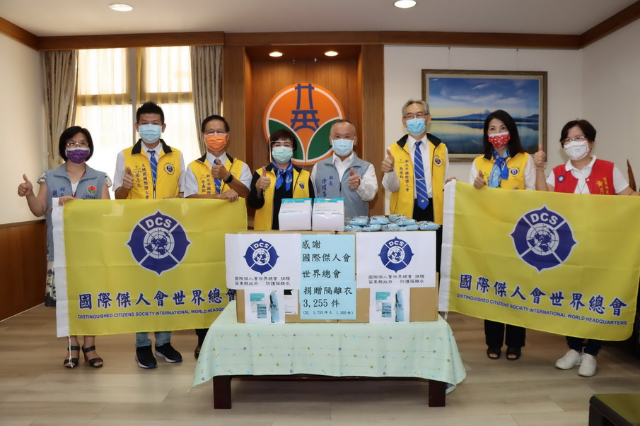 傑人會捐苗栗防疫物衣 縣長徐耀昌感謝雪中送炭