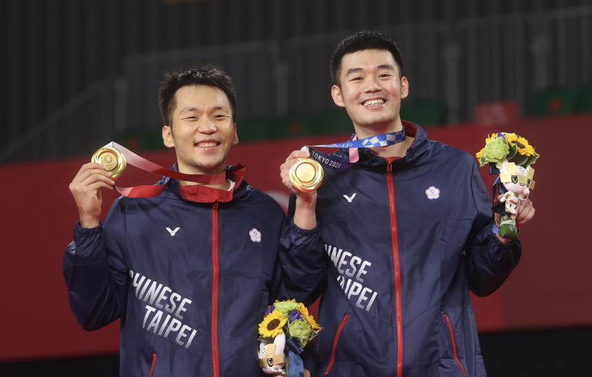 奧運羽球雙打台灣選手李洋、王齊麟 擊敗大陸勇奪金牌