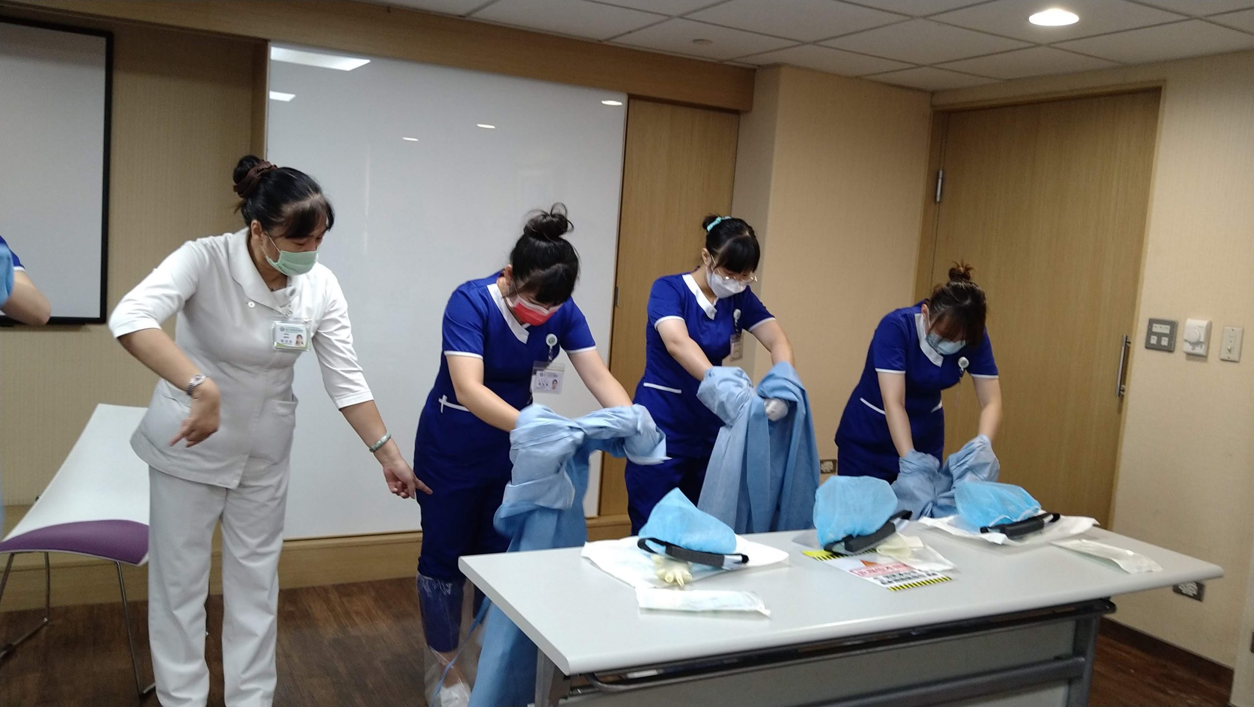 彰化基督教醫院教導大葉護理生 防疫保護自己