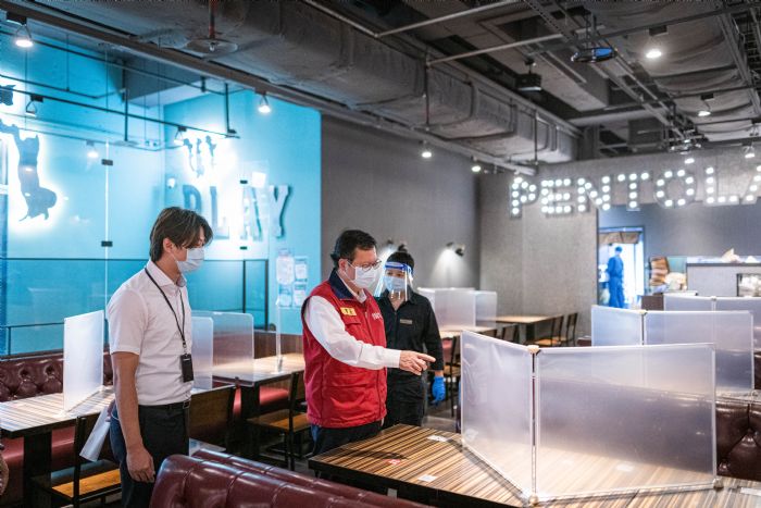 桃園市長鄭文燦視察餐飲防疫 挺發振興券