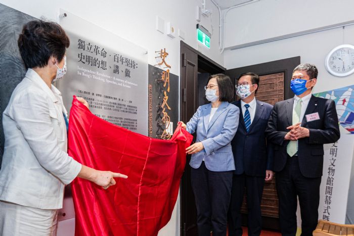 總統蔡英文出席史明文物館開幕 提筆寫下「想念史明」