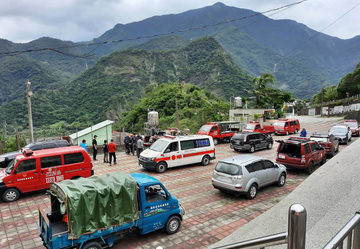 登山意外 二十多人登大鬼湖 二人摔山谷一死