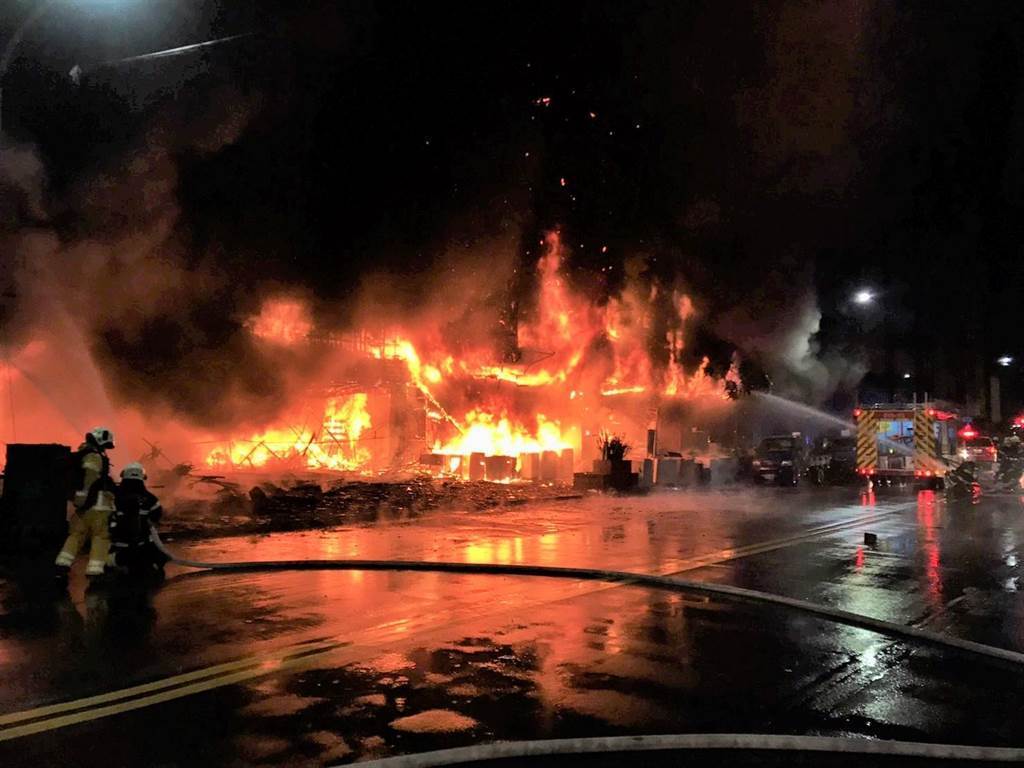 城中城大火 民間鬥士團體要求陳其邁下台