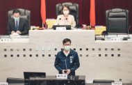 市長陳其邁到高市議會進行施政報告與質詢