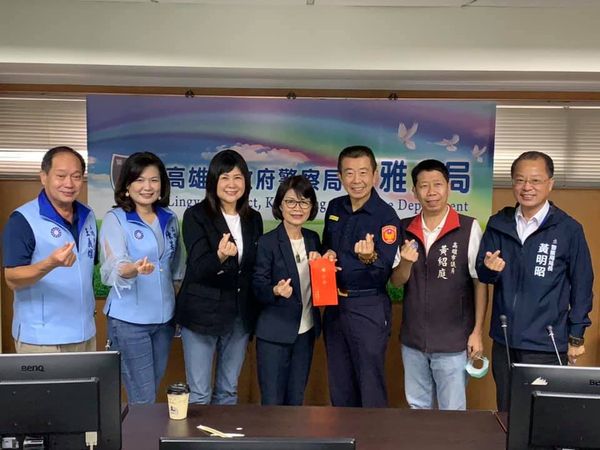 高雄市議長、副議長至苓雅分局慰問頒贈慰勞金