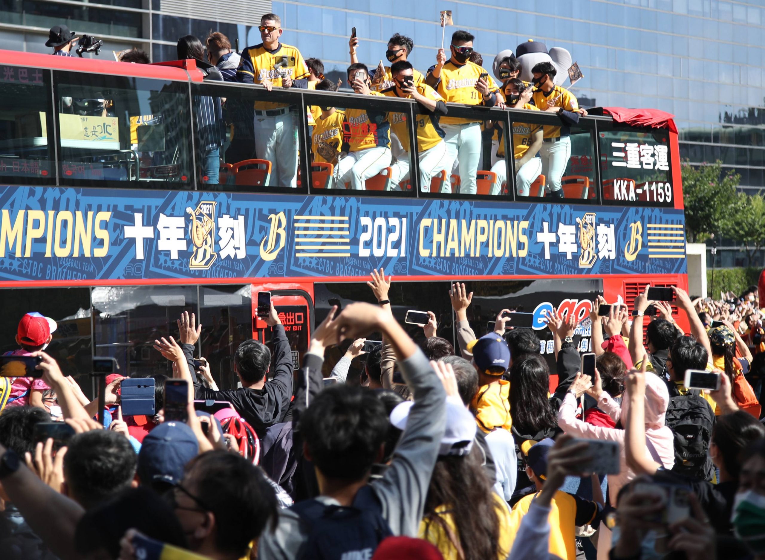 中信兄弟封王遊行 隊長王威晨直呼感覺超棒