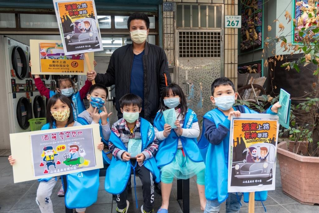 酒駕防制首重教育 山達基志工深入社區宣導