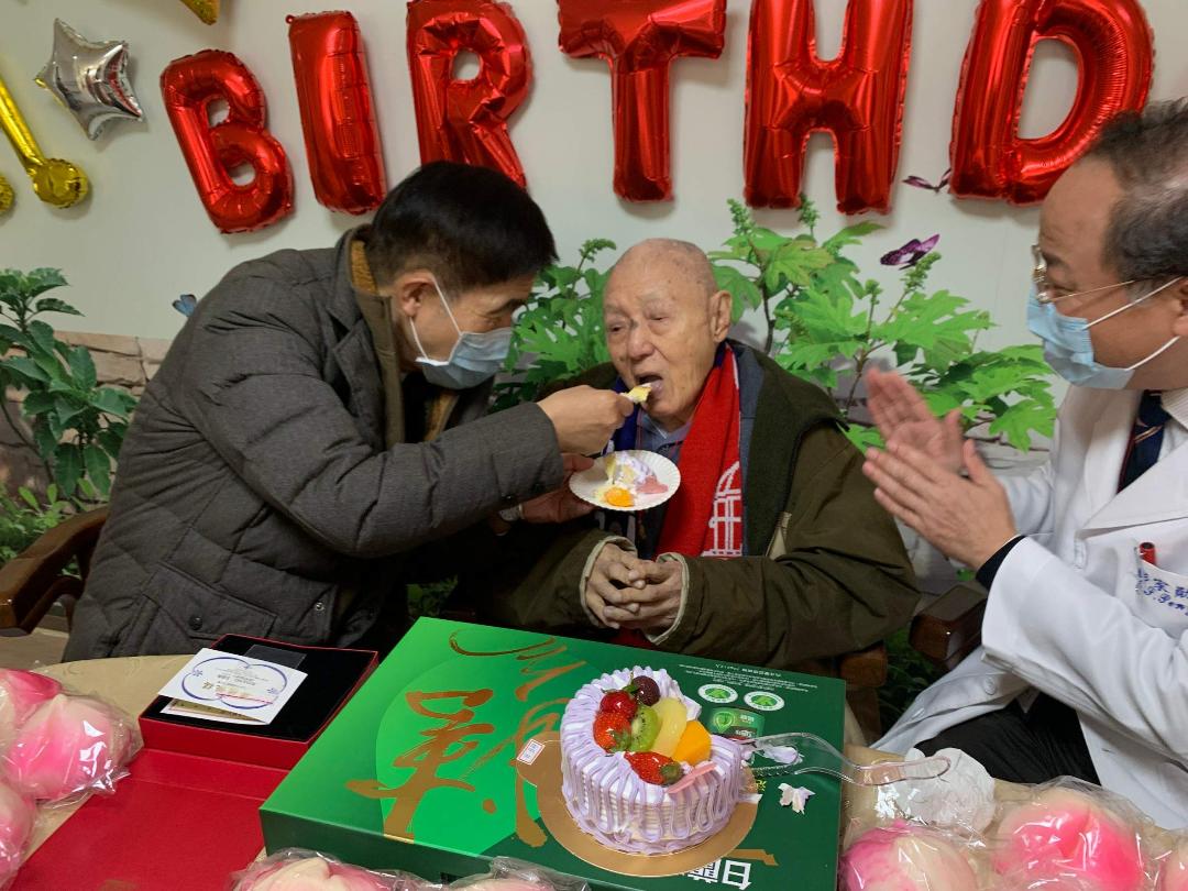 板橋榮家攜手榮民總醫院新竹分院慶百歲榮民壽辰